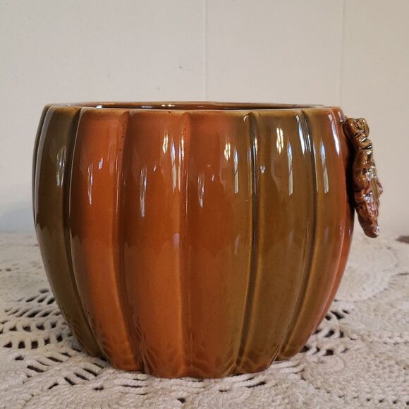 Pretty Fall Autumn Pumpkin Ceramic Planter with Leaves - Picture 4 of 8